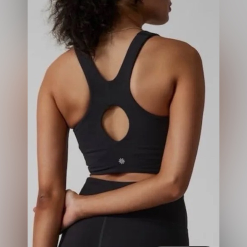 NWOT Athleta Conscious Cut Out Crop- Medium (D-DD) - Picture 2 of 5